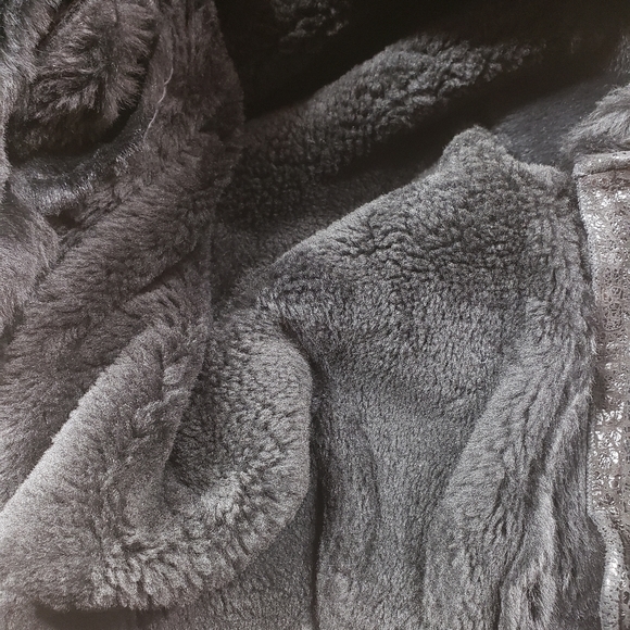 NWOT MARC JACOB'S BLACK ๐ค SHORT SHEARLING JACKET SZ MEDIUM ..... - Picture 10 of 11